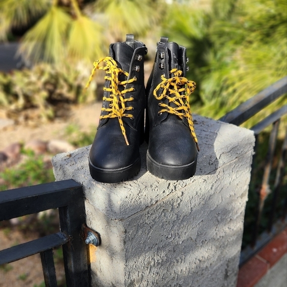 SEVEN7 Flat iron Lug Sole Boots‎ - Picture 6 of 10